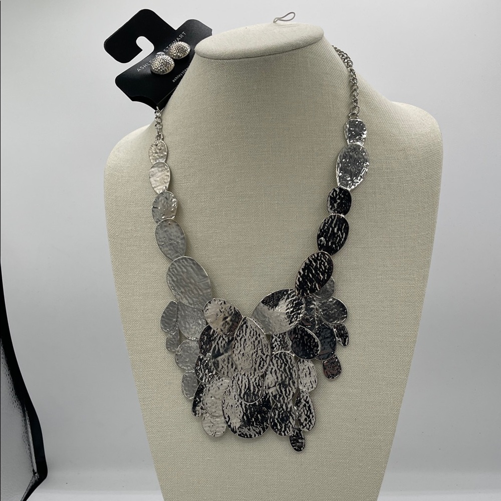 4.15.26-12 NWT Ashley Stewart Hammered Silver-Tone Disc Necklace +Stud Earrings